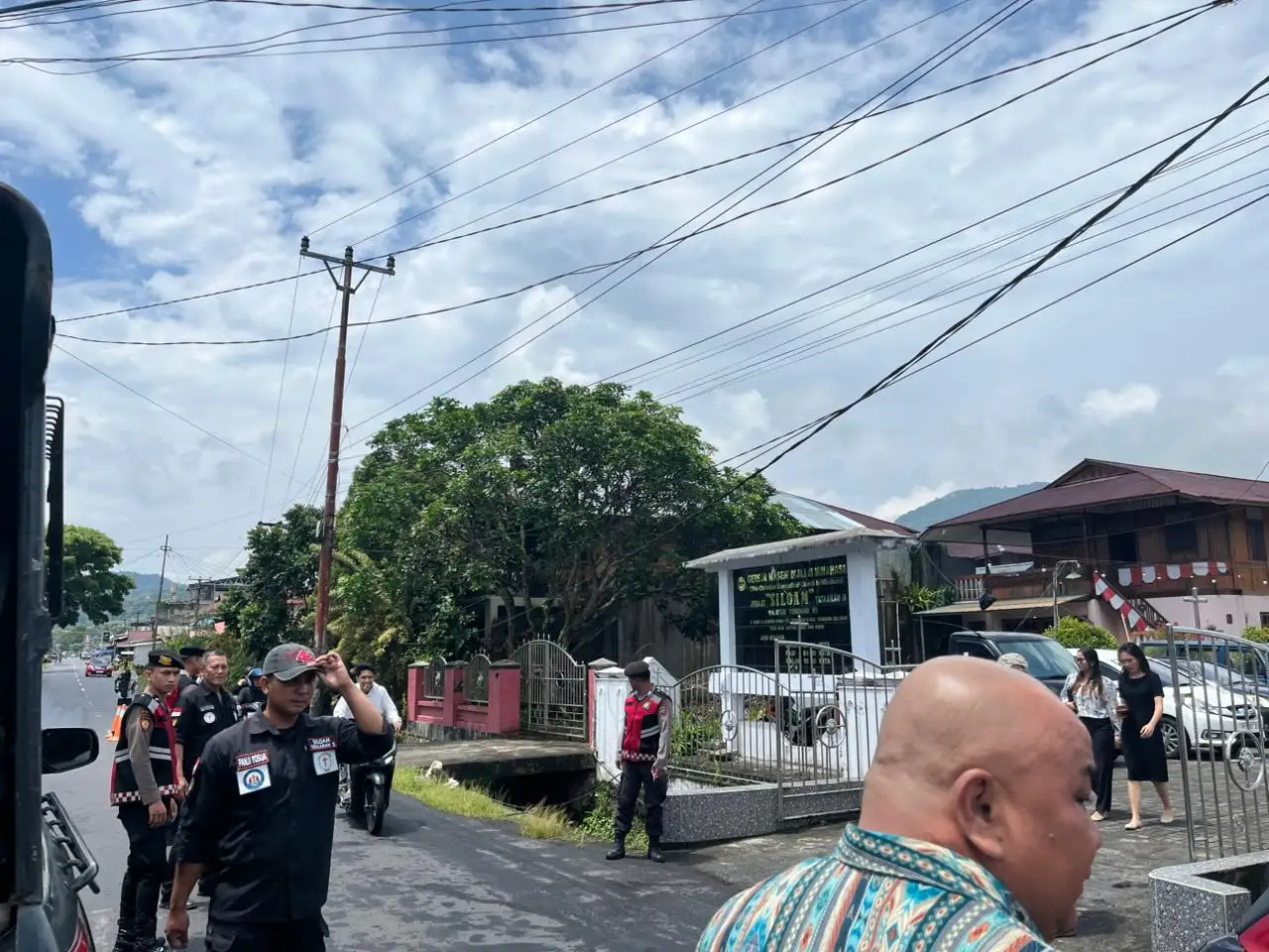 Sat Samapta Polres Minahasa Laksanakan Patroli Cipkon dan Amankan Ibadah Minggu di Sejumlah Gereja